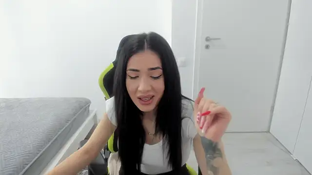 Snapshot of Emmapmg chatting on 02-25-26, 10:25 Emmapmg online show from 02-25-26, 10:25