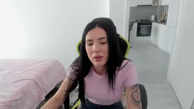 Snapshot of Emmapmg chatting on 03-12-26, 12:00 Emmapmg online show from 03-12-26, 12:00