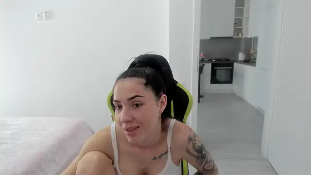 Snapshot of Emmapmg chatting on 03-16-26, 11:14 Emmapmg online show from 03-16-26, 11:14