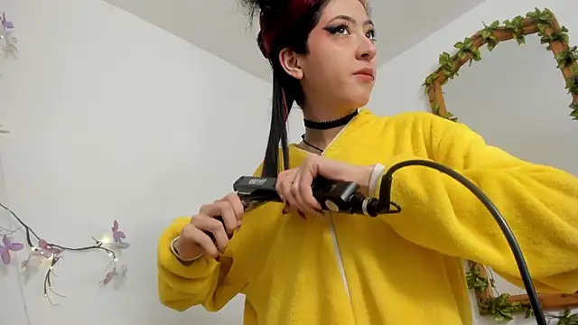 Snapshot of BonnieCute_ chatting on 10-14-25, 12:00 BonnieCute online show from 10-14-25, 12:00