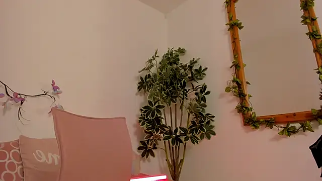 Snapshot of BonnieCute_ chatting on 10-23-25, 12:32 BonnieCute online show from 10-23-25, 12:32