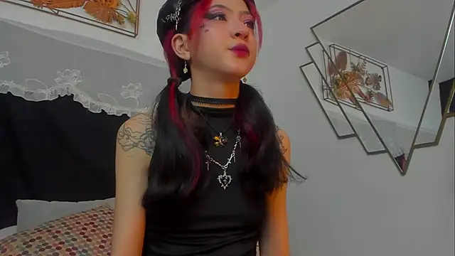 Snapshot of BonnieCute_ chatting on 11-03-25, 11:37 BonnieCute online show from 11-03-25, 11:37