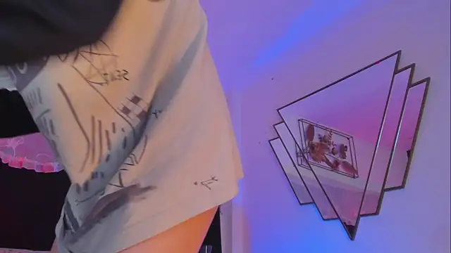 Snapshot of BonnieCute_ chatting on 01-08-26, 12:35 BonnieCute online show from 01-08-26, 12:35