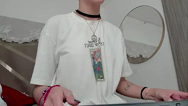 Snapshot of BonnieCute_ chatting on 03-12-26, 11:44 BonnieCute online show from 03-12-26, 11:44