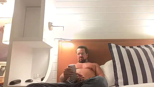 Snapshot of sluttydylan chatting on 10-04-25, 12:03 sluttydylan online show from 10-04-25, 12:03