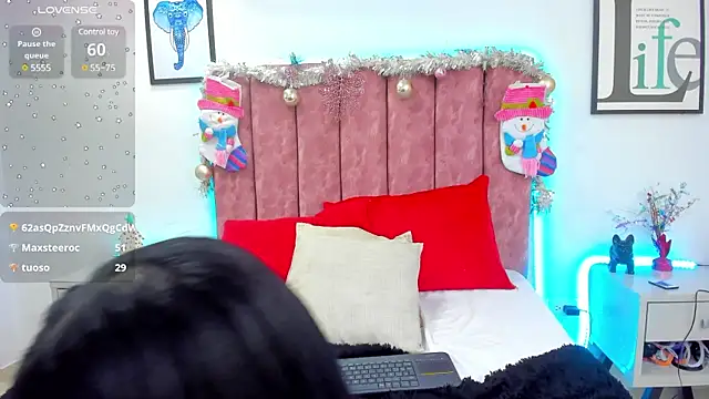 Snapshot of KathyShine chatting on 12-16-24, 08:58 KathyShine online show from 12-16-24, 08:58