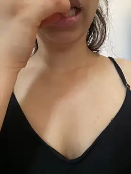 Snapshot of farah-36 chatting on 09-10-25, 01:33 farah-36 online show from 09-10-25, 01:33