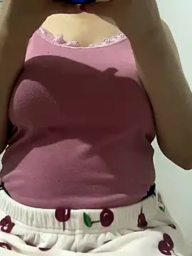 Snapshot of farah-36 chatting on 10-18-25, 12:02 farah-36 online show from 10-18-25, 12:02