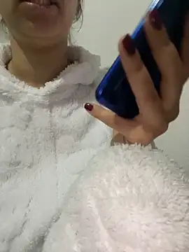 Snapshot of farah-36 chatting on 11-13-25, 08:30 farah-36 online show from 11-13-25, 08:30