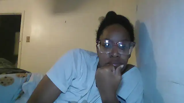 Snapshot of madamsensuale chatting on 12-03-24, 06:48 madamsensuale online show from 12-03-24, 06:48