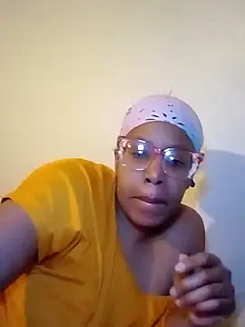 Snapshot of madamsensuale chatting on 02-27-25, 01:38 madamsensuale online show from 02-27-25, 01:38