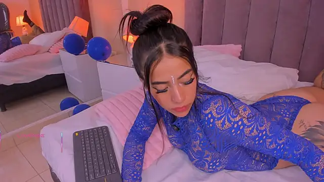 Snapshot of Megan_Thompsonn chatting on 06-18-26, 12:53 Megan Thompsonn online show from 06-18-26, 12:53