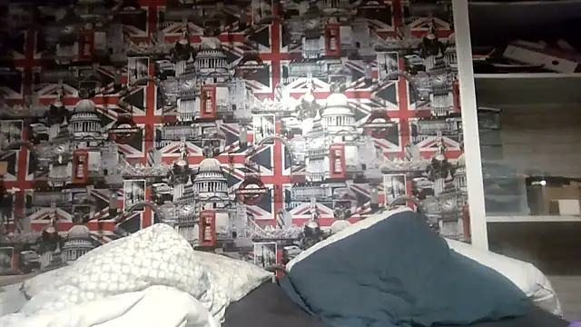 Lynylou online show from 10-28-25, 05:04