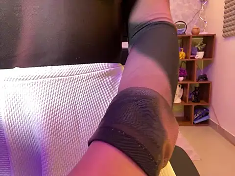 MidnightFlame online show from 02-05-25, 08:14