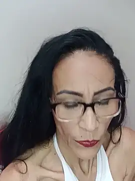 Snapshot of BarbaraMature chatting on 05-14-26, 03:41 BarbaraMature online show from 05-14-26, 03:41