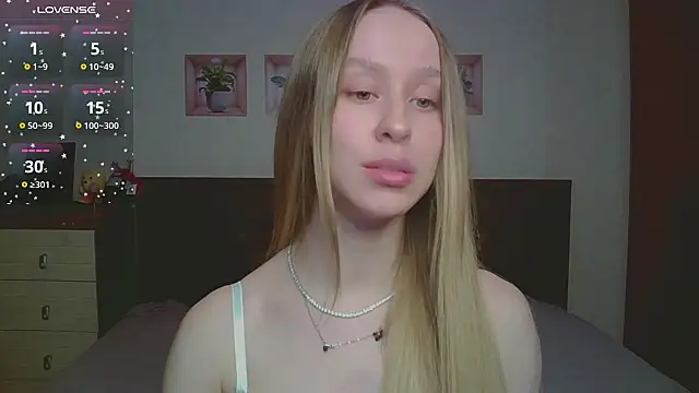 Snapshot of Lily__Devil chatting on 01-13-26, 03:50 Lily Devil online show from 01-13-26, 03:50