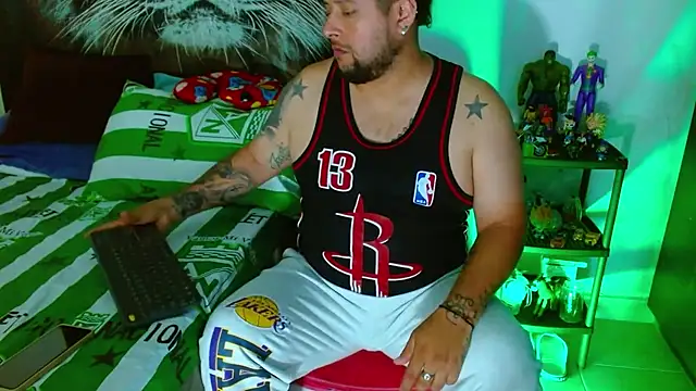 Snapshot of Michaell_Myerss_ chatting on 12-19-25, 02:13 Michaell Myerss online show from 12-19-25, 02:13