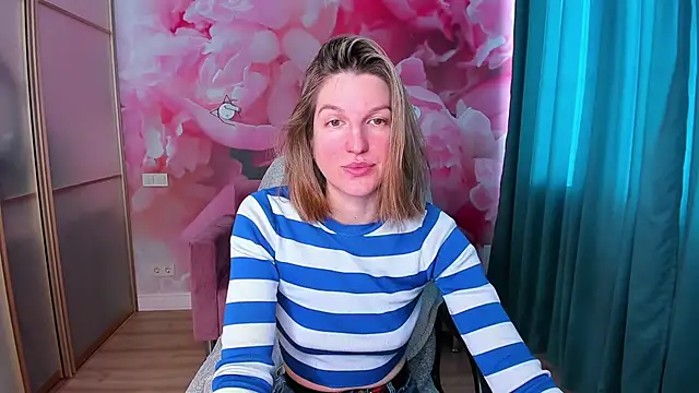 EmilyWalkeri online show from 02-02-25, 07:41