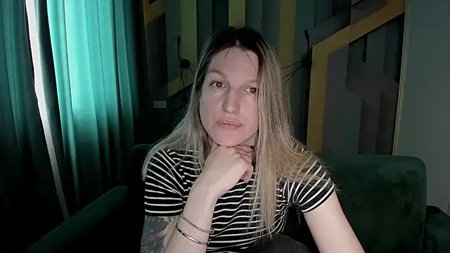 EmilyWalkeri online show from 04-29-26, 07:01
