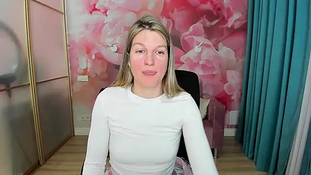 EmilyWalkeri online show from 05-21-26, 06:59