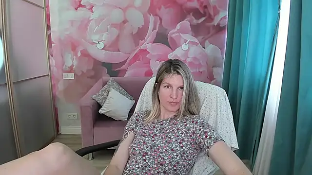 EmilyWalkeri online show from 07-03-26, 07:37
