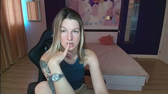 EmilyWalkeri online show from 07-22-26, 07:22