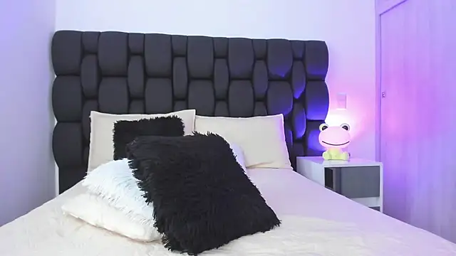 Snapshot of Cristel_Boom chatting on 01-10-25, 03:58 Cristel Boom online show from 01-10-25, 03:58