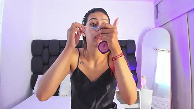 Snapshot of Cristel_Boom chatting on 01-29-25, 01:07 Cristel Boom online show from 01-29-25, 01:07