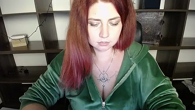 Snapshot of Lizzy_Love chatting on 01-21-25, 04:27 Lizzy Love online show from 01-21-25, 04:27