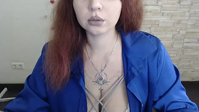 Snapshot of Lizzy_Love chatting on 01-25-25, 01:30 Lizzy Love online show from 01-25-25, 01:30