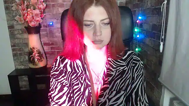 Snapshot of Lizzy_Love chatting on 02-13-25, 07:52 Lizzy Love online show from 02-13-25, 07:52