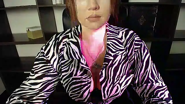 Snapshot of Lizzy_Love chatting on 02-18-25, 07:52 Lizzy Love online show from 02-18-25, 07:52