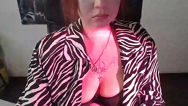Snapshot of Lizzy_Love chatting on 02-19-25, 06:44 Lizzy Love online show from 02-19-25, 06:44