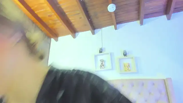 Snapshot of allisson_m chatting on 01-25-25, 12:05 allisson m online show from 01-25-25, 12:05