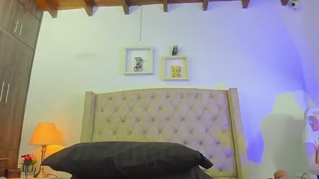 Snapshot of allisson_m chatting on 02-14-25, 12:14 allisson m online show from 02-14-25, 12:14