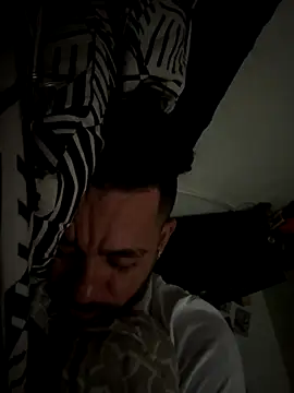 Snapshot of rich0431 chatting on 10-27-25, 02:43 rich0431 online show from 10-27-25, 02:43