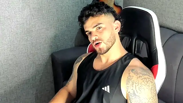 Ricardogo19 online show from 10-15-25, 04:07