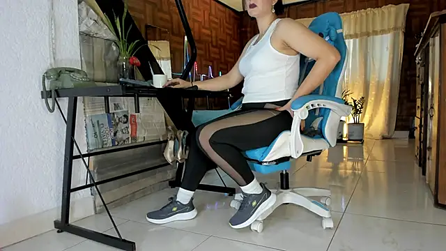 Cristina Vanegas631 online show from 06-15-26, 08:00