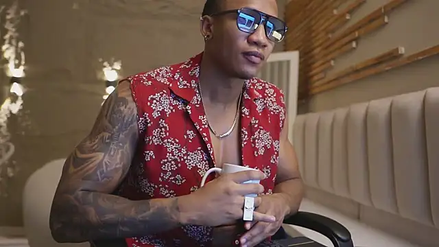 Logan Varela online show from 04-25-26, 04:48