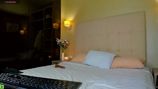 Valerie Woods online show from 02-27-26, 01:16