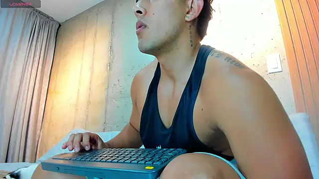 Snapshot of Alan_greek_1 chatting on 12-13-24, 02:32 Alan greek 1 online show from 12-13-24, 02:32