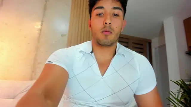 Snapshot of Alan_greek_1 chatting on 03-16-25, 02:21 Alan greek 1 online show from 03-16-25, 02:21