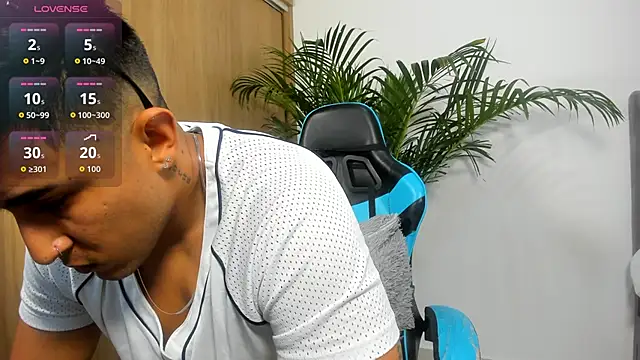 Snapshot of Alan_greek_1 chatting on 10-12-25, 03:16 Alan greek 1 online show from 10-12-25, 03:16