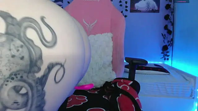 Snapshot of Scarlettsrorm chatting on 03-16-25, 05:14 Scarlettsrorm online show from 03-16-25, 05:14