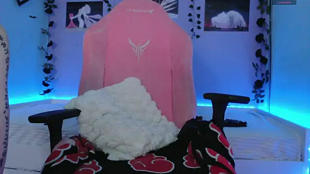 Snapshot of Scarlettsrorm chatting on 03-23-25, 08:26 Scarlettsrorm online show from 03-23-25, 08:26