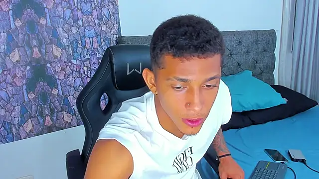 Snapshot of dominic_smith_ chatting on 01-13-25, 06:49 dominic smith online show from 01-13-25, 06:49