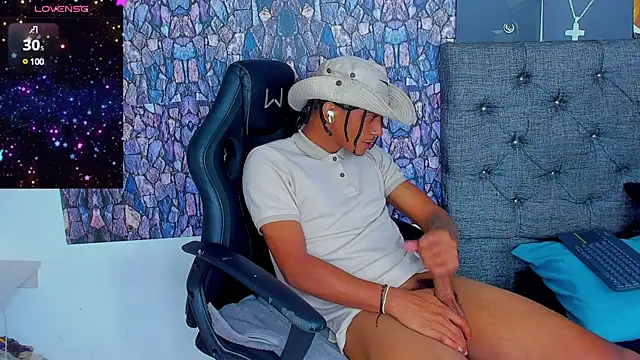 Snapshot of dominic_smith_ chatting on 01-25-25, 07:28 dominic smith online show from 01-25-25, 07:28