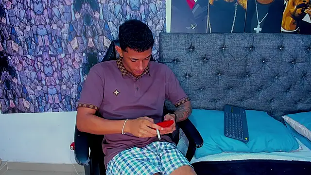 Snapshot of dominic_smith_ chatting on 02-05-25, 01:26 dominic smith online show from 02-05-25, 01:26