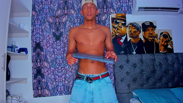 Snapshot of dominic_smith_ chatting on 02-06-25, 01:05 dominic smith online show from 02-06-25, 01:05