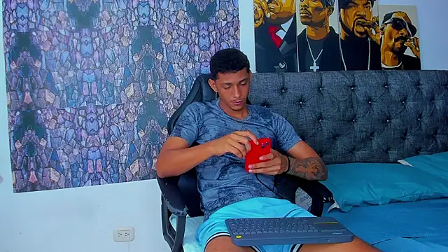 Snapshot of dominic_smith_ chatting on 02-07-25, 01:58 dominic smith online show from 02-07-25, 01:58